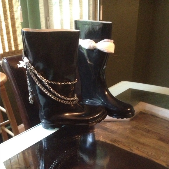💧NEVER WORN💧 Chained Rain Boots!