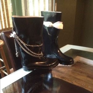 💧NEVER WORN💧 Chained Rain Boots!
