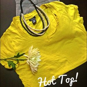 Rue 21 Top size Large. Like new!