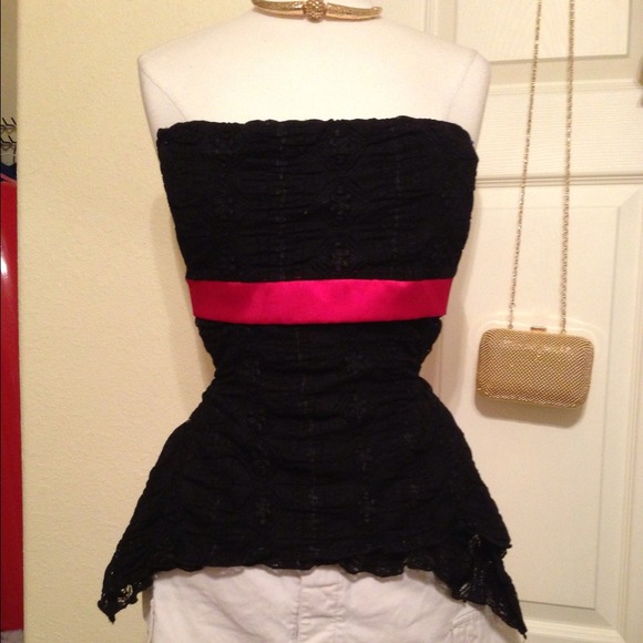 ⚡️ ❌SOLD❌Pre loved black lace satin red tie sash
