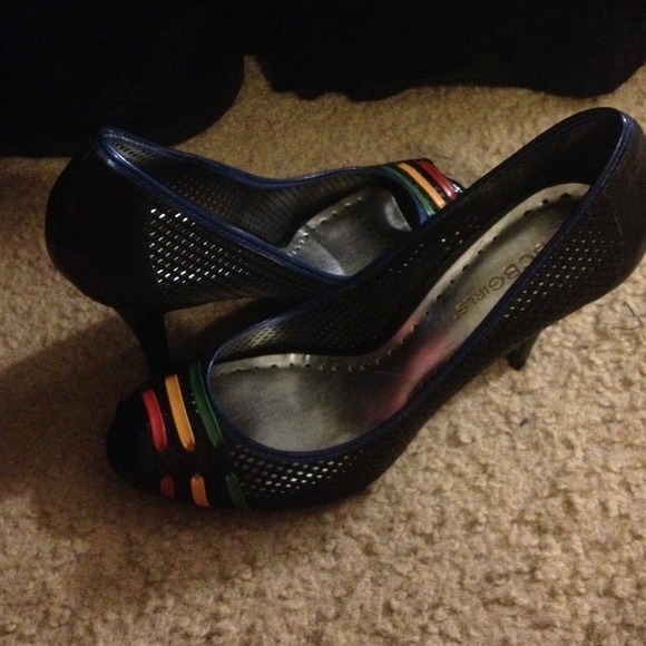 BNIB BCBG Peep toe pump. - Picture 2 of 2