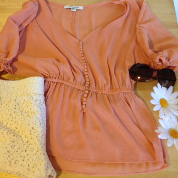 💢SOLD 💢Peach/ coral blouse