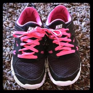 REDUCED!! Nike Free Runs 2 pink/black/white