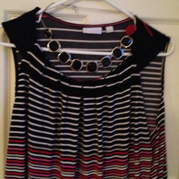 Sleeveless Top - Picture 2 of 4