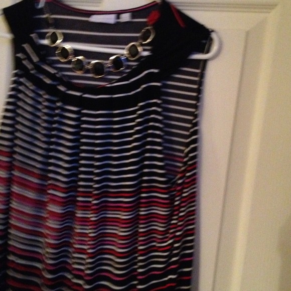 Sleeveless Top - Picture 3 of 4