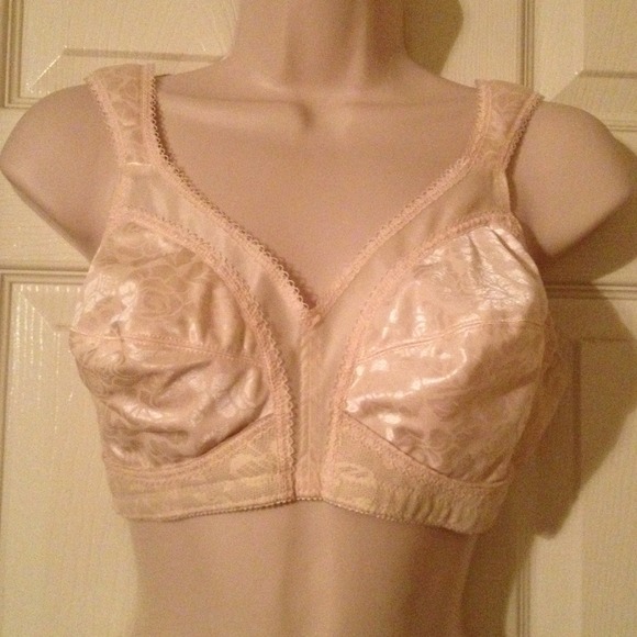 Playtex bra with comfort straps.