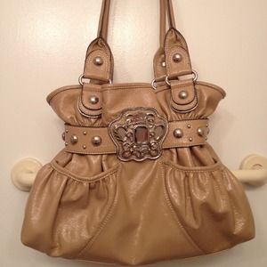 Kathy Van Zeeland nude patent leather purse