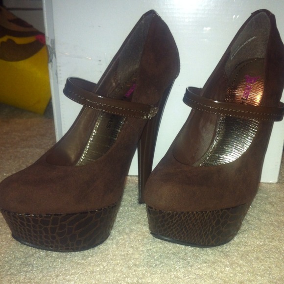 JustFab brown suede pumps - Picture 1 of 4