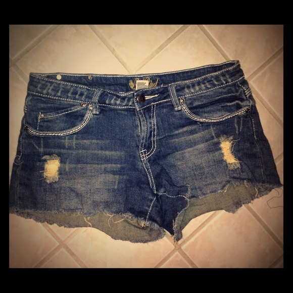 Red rivet brand denim jean shorts!