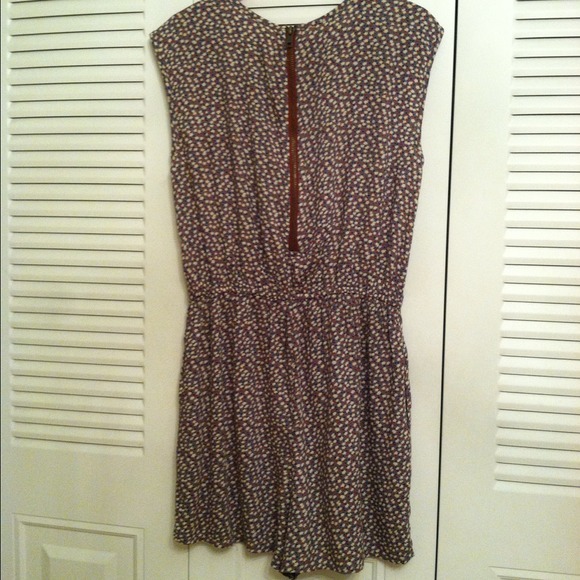 Flower Pattern Romper - Picture 2 of 4