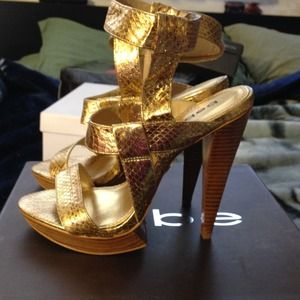 ❗SOLD IN BUNDLE❗Gold Evelyn Snake Style Heels
