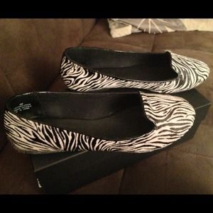 🚫SOLD🚫 Ann Taylor Zebra Flats