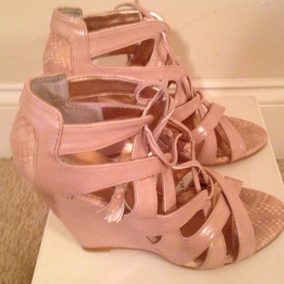 🎆Traded🎆Lovely People Tie-up Wedge - Picture 2 of 4