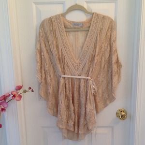 ⭐️SOLD IN BUNDLE⭐️Beige Lace Butterfly Sleeve Top