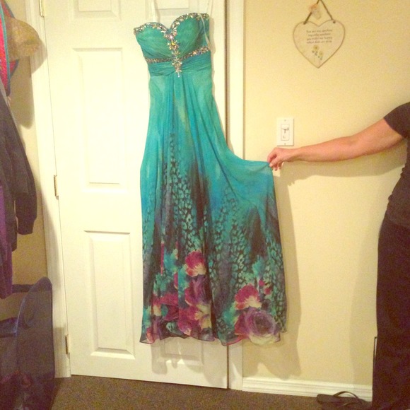 Tony Bowls Prom Dress!!