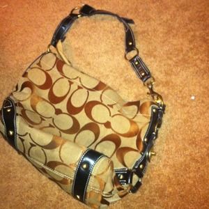 MUST GO! Coach purse, NOT authentic. MAKE AN OFFER