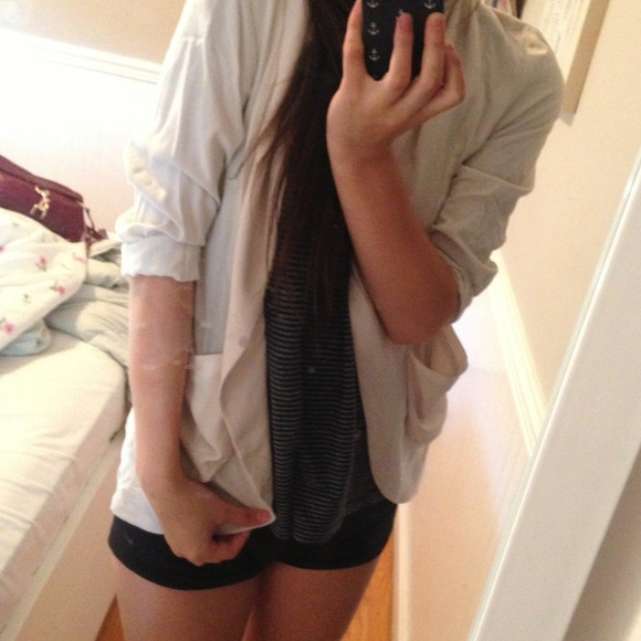 🚫SOLD🚫Urban Outfitter's Cream Cardigan - Picture 4 of 4