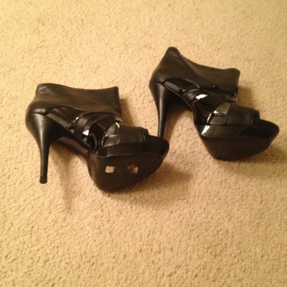 Bebe black stilettos. Gorgeous!! - Picture 3 of 3