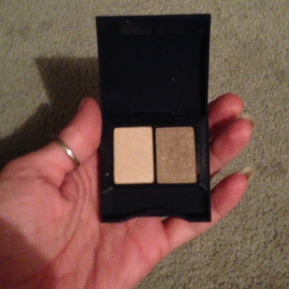 True color powder eyeshadow duo