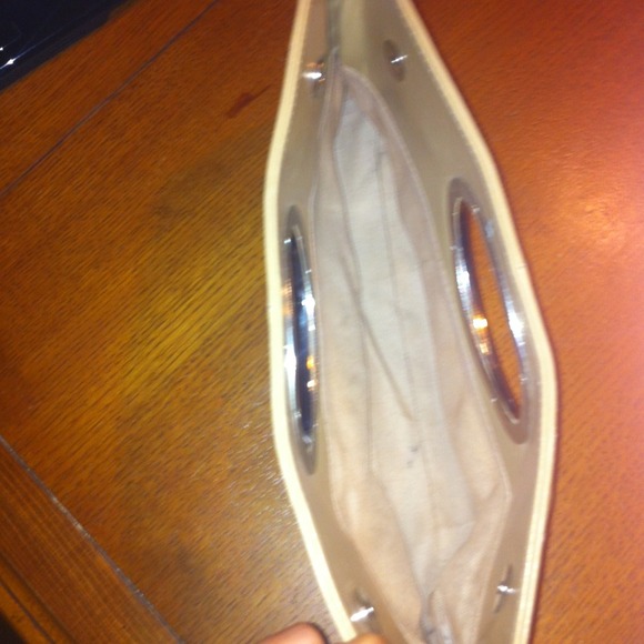 Small tan clutch - Picture 2 of 3