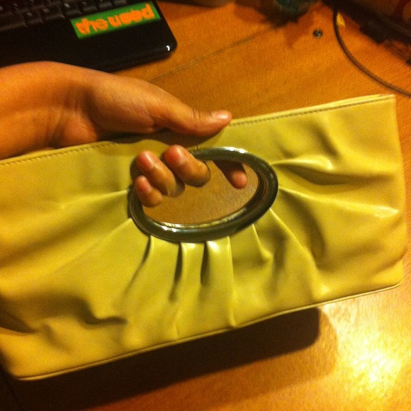 Small tan clutch - Picture 3 of 3