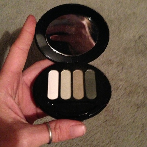 True color eyeshadow quad
