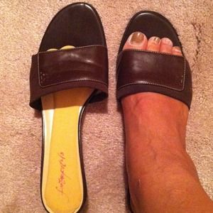 3/$10! Anne Klein brown shoes