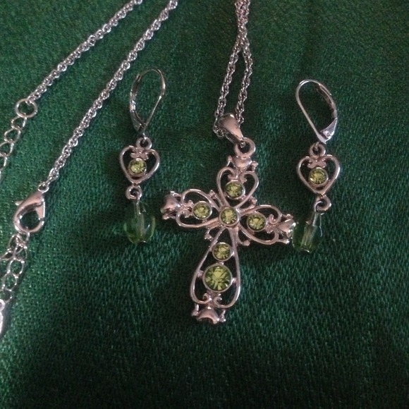 Necklace and earring set