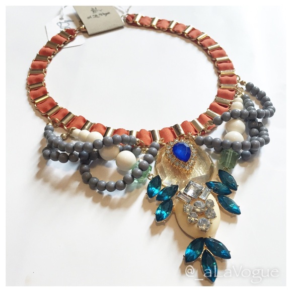 Jewelry - NWT statement necklace