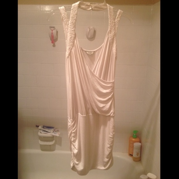 😘Marilyn Monroe Classic White Dress by Guess😘 - Picture 2 of 4