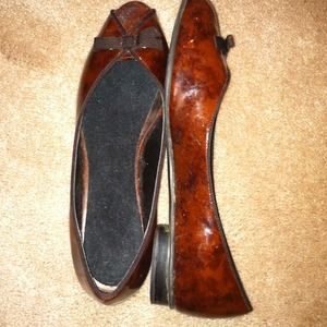 3/$10! Chestnut patent leather shoes