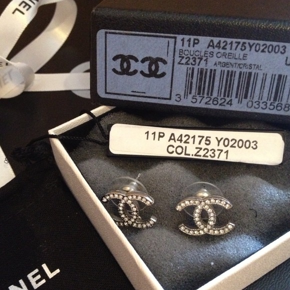 ✅SOLD IN EBAY Authentic Chanel Logo Earrings - Picture 2 of 4