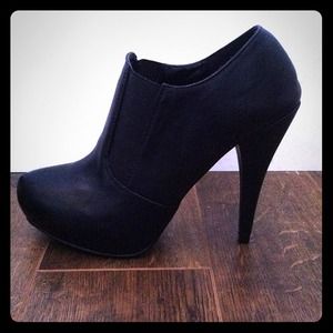 Black ankle booties