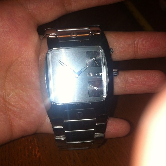 Authentic silver mens Nixon watch - Picture 2 of 2