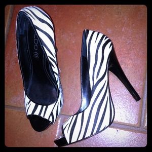 NEW Aldo Zebra Peep Toe Pumps