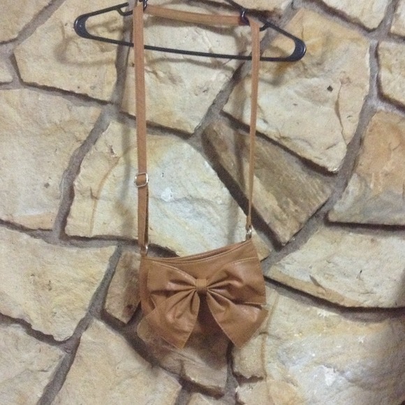 bow crossbody 🎀