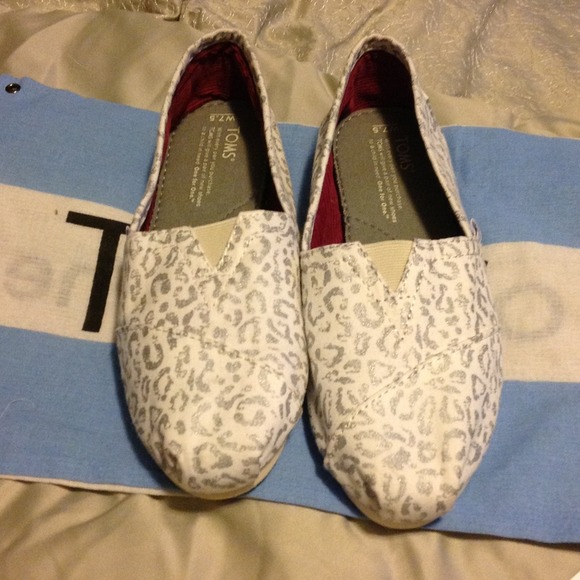NEW!! Snow leopard toms