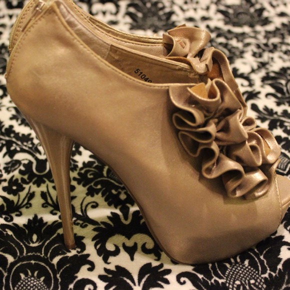 CHARLOTTE RUSSE Platforms - Picture 3 of 3