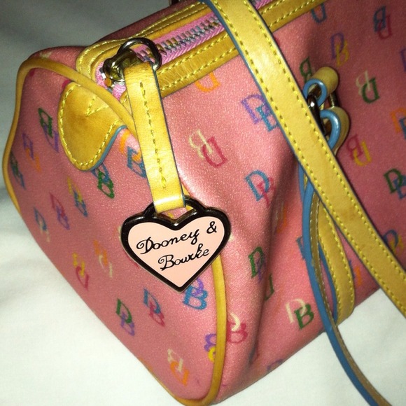 ✅🍉🐝 Pink Dooney & Bourke Medium Barrel Purse - Picture 2 of 4