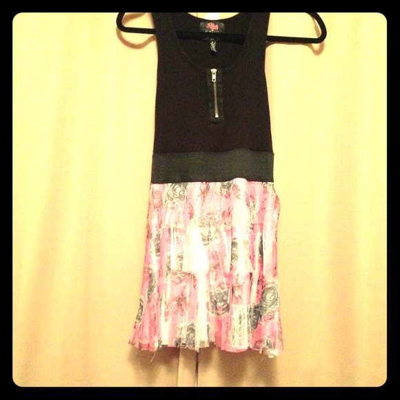 💘Black top with Floral Print Bottom💘