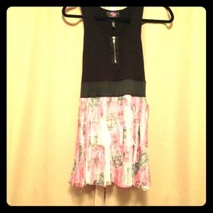 💘Black top with Floral Print Bottom💘