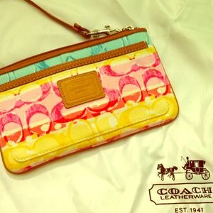 COACH HAMPTONS WEEKEND STRIPE WRISTLET