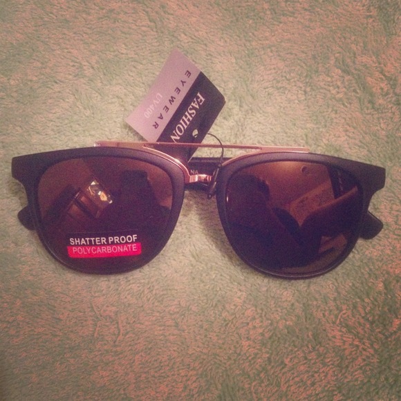 🚫BUNDLED🚫Gold Lens Sunglasses