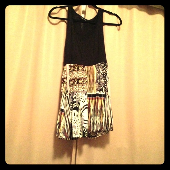 💜Black top with printed pattern on bottom💜