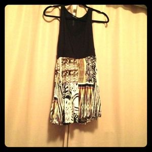 💜Black top with printed pattern on bottom💜