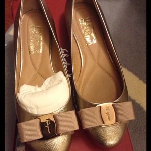 Ferragamo light gold flats