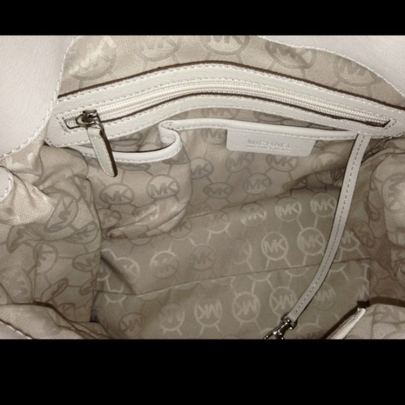 Michael Kors white Hamilton combo with wallet - Picture 3 of 4