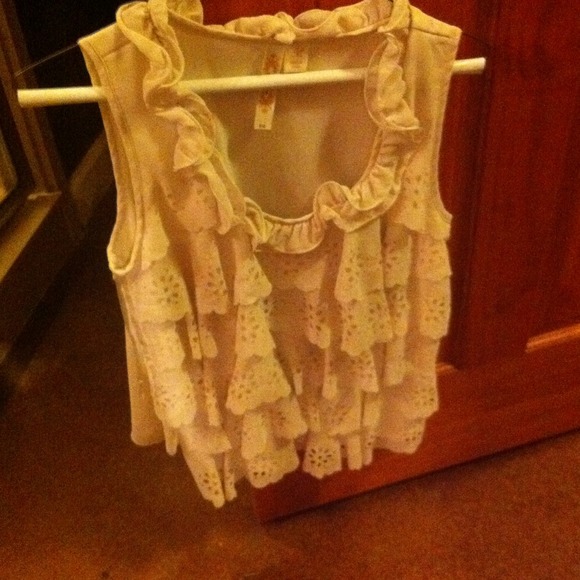 Women's ruffle tank size medium - Picture 1 of 2