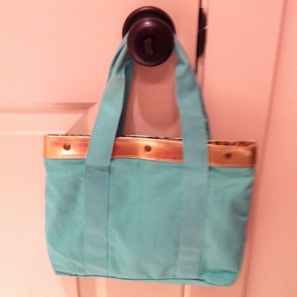 ❤SOLD❤️ in bundle for @orzelent Betsy Johnson Tote - Picture 2 of 4