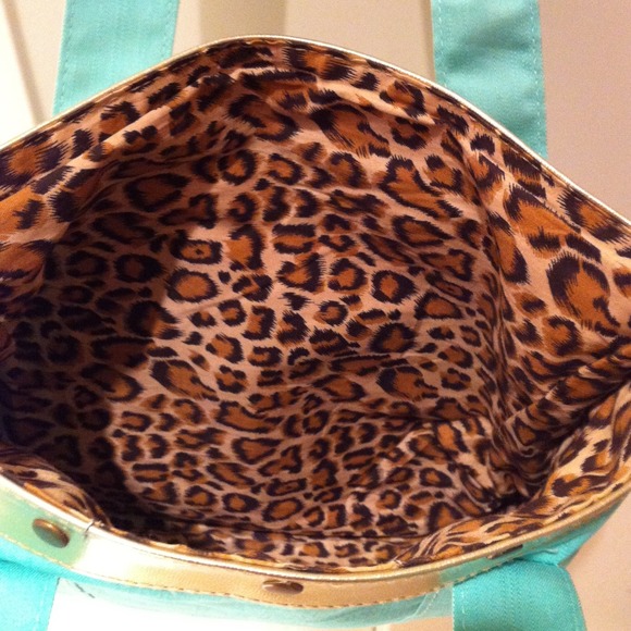 ❤SOLD❤️ in bundle for @orzelent Betsy Johnson Tote - Picture 3 of 4